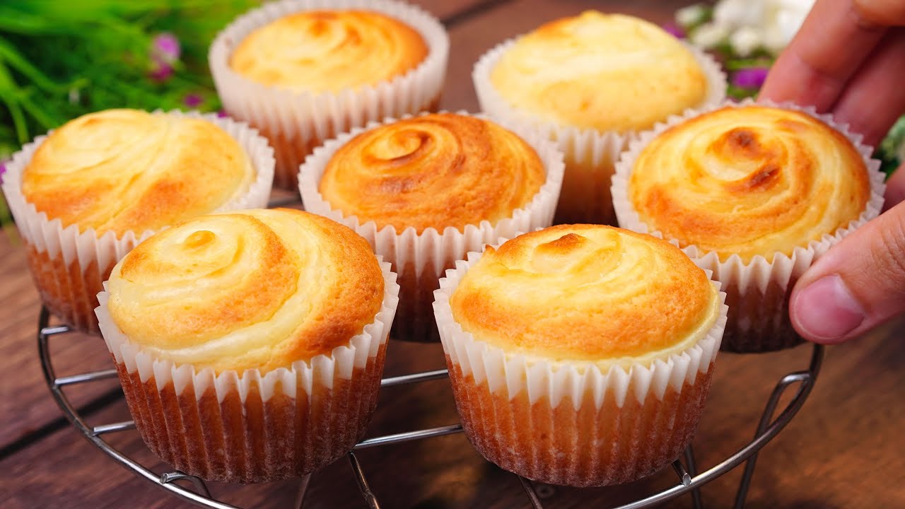 Citronové muffiny se zakysanou smetanou a jemným krémem – svěží letní dezert do košíčku
