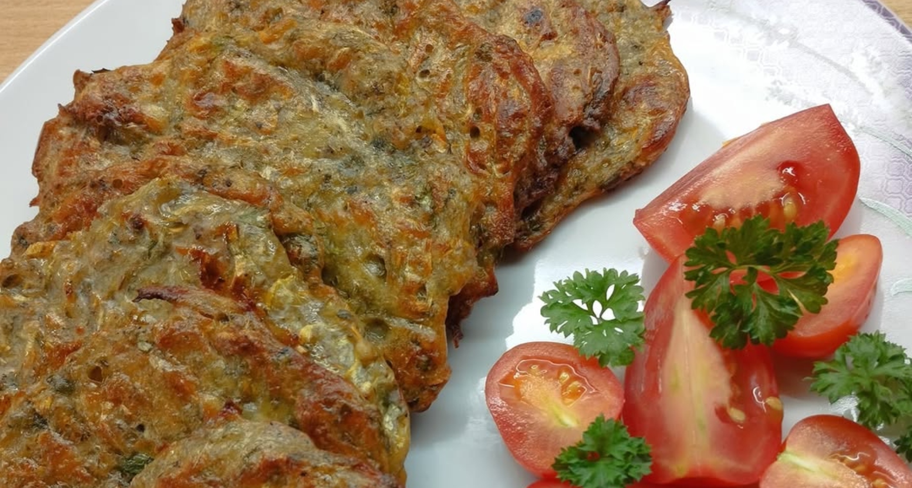 Cuketové placky pečené v troubě: Zdravější a stejně křupavé bramboráky!