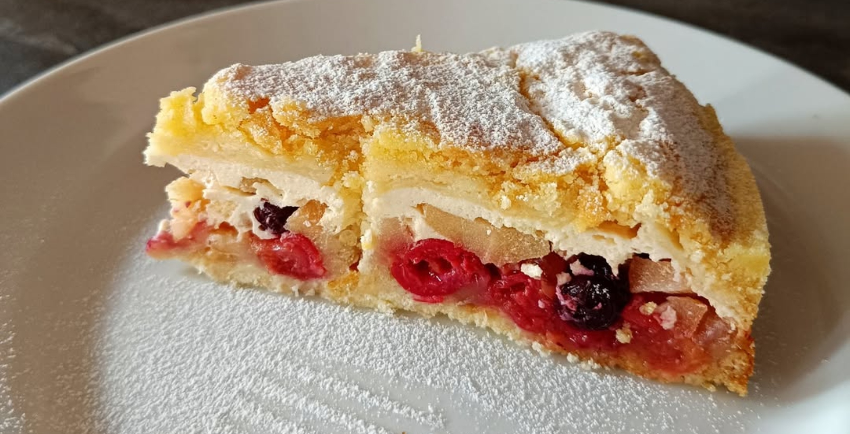 Jednoduchý sypaný koláč: Ovocná klasika s tvarohem, co vždycky vyjde!