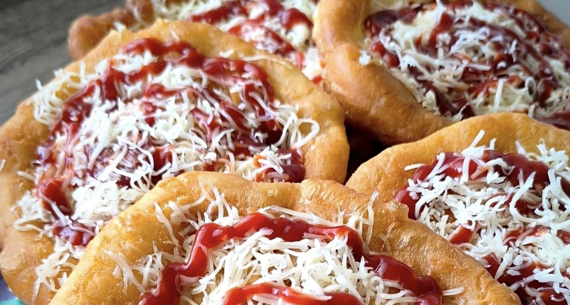 Recept na dokonalé langoše, které jsou křupavé a zároveň vláčné: Zvládne je každý