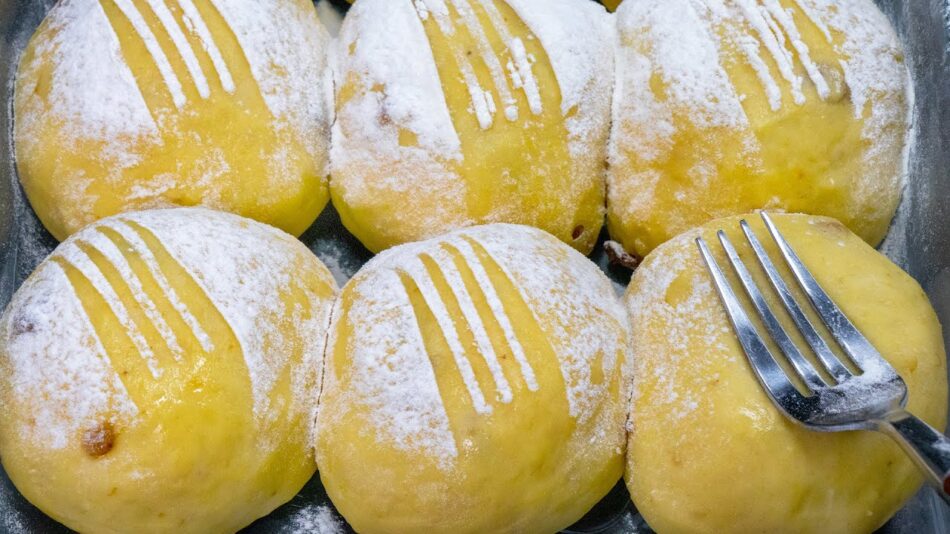 Recept na fantastické banánové buchty připravené z kynutého těsta