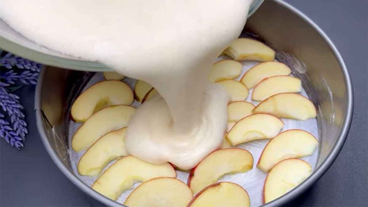 S málem ingrediencí a bez mouky připravuji fantastický jablečný koláč!
