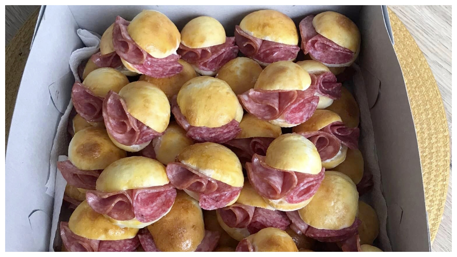 Slané chuťovky na stůl: Plněné kapsičky oblíbenou ingrediencí
