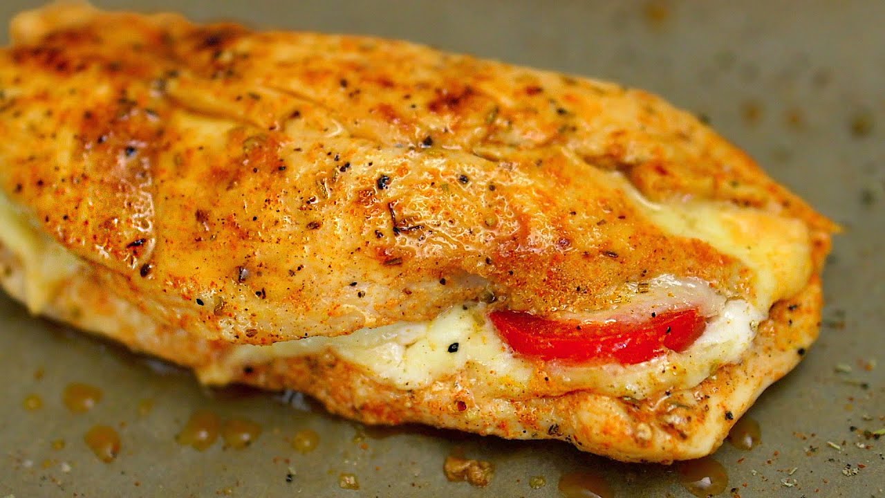 Šťavnaté kuřecí prso v pergamenu s mozzarellou a rajčaty