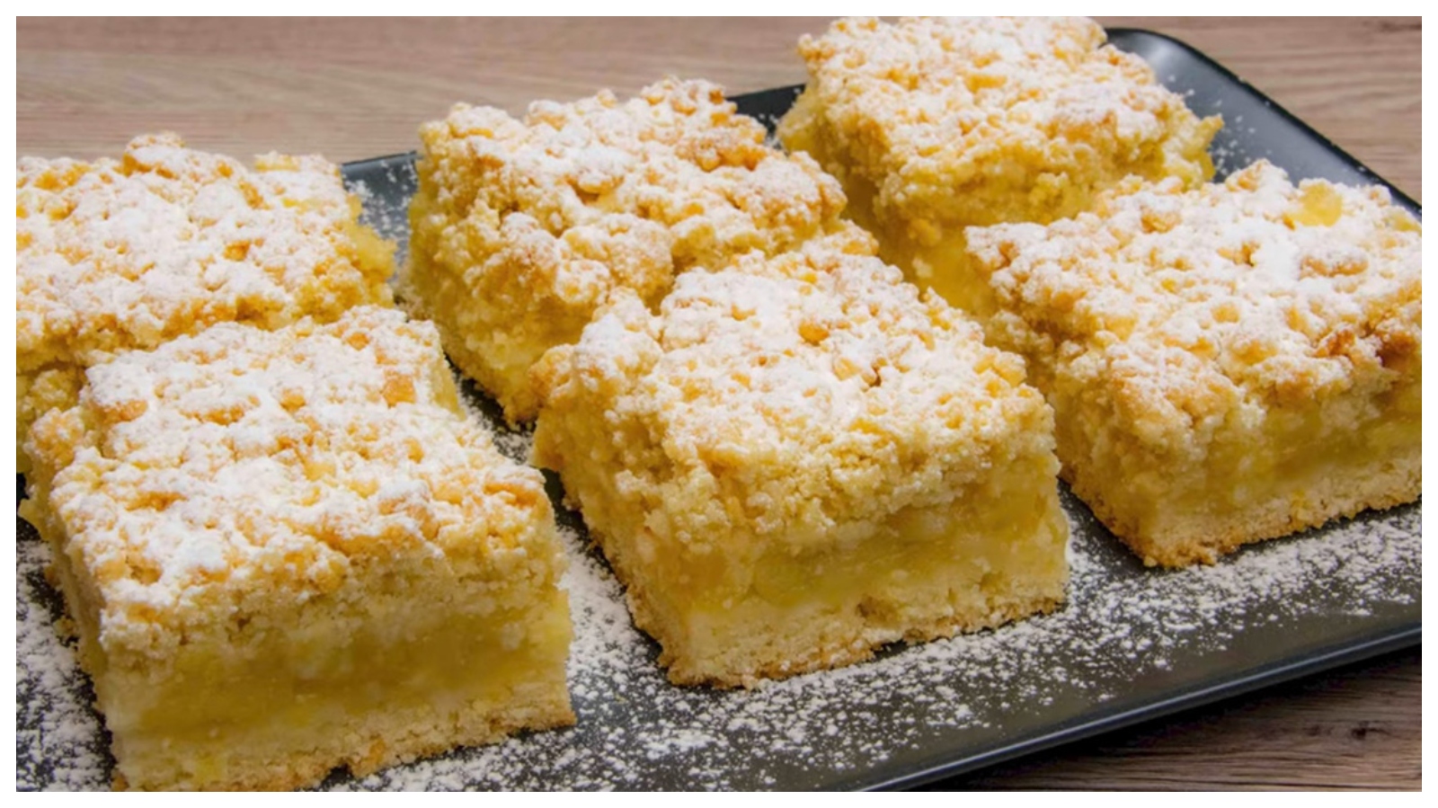 Strouhaný jablečný koláč s drobenkou – tradiční recept s máslovým těstem