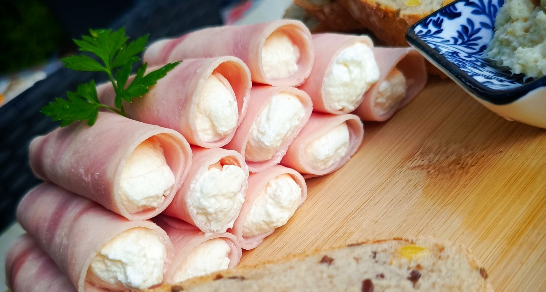 Šunkové rolky s křenovou pěnou: Klasika, co nezklame!