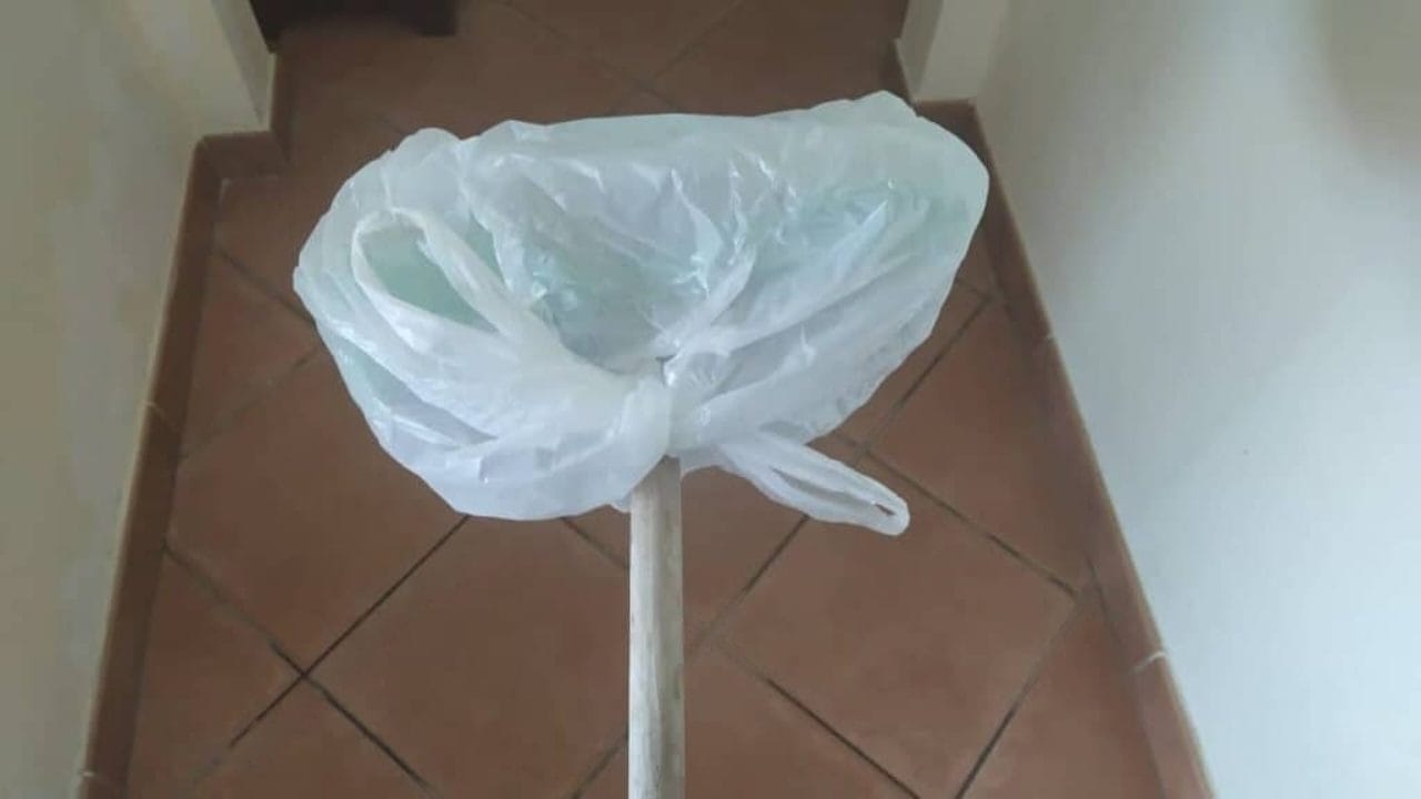Tradiční trik pro odstranění všech vlasů a prachu z domu během pouhých 2 minut