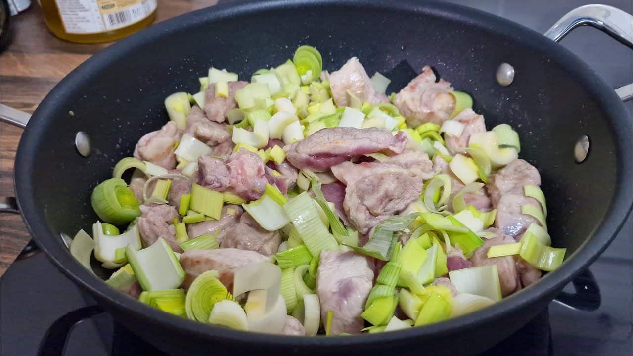 Vepřové maso s pórkem – rychlý a chutný oběd
