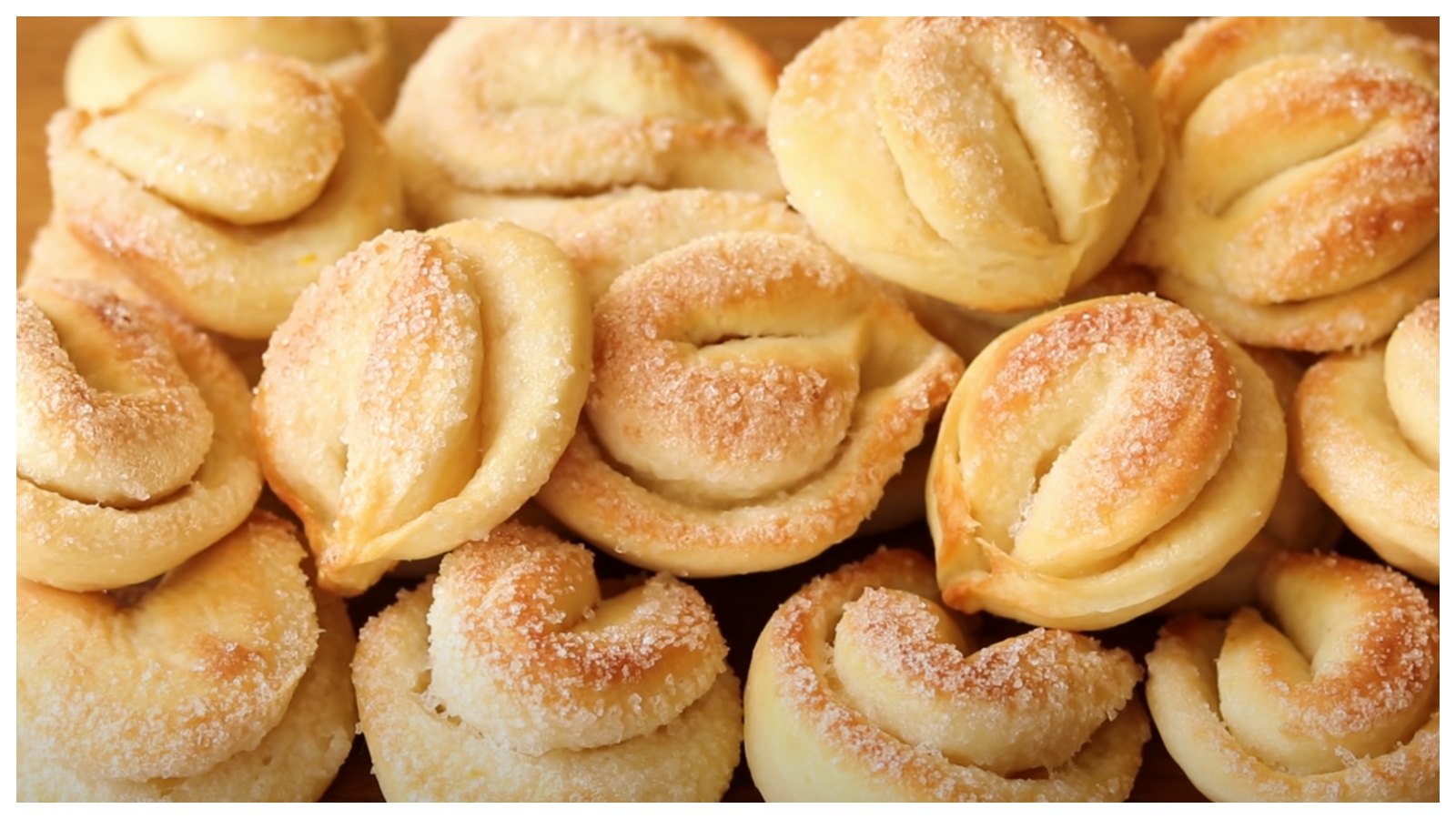 Všichni shánějí recept na tyto kefírové koláčky: Rychlé a křehoučké, ideální ke kávě