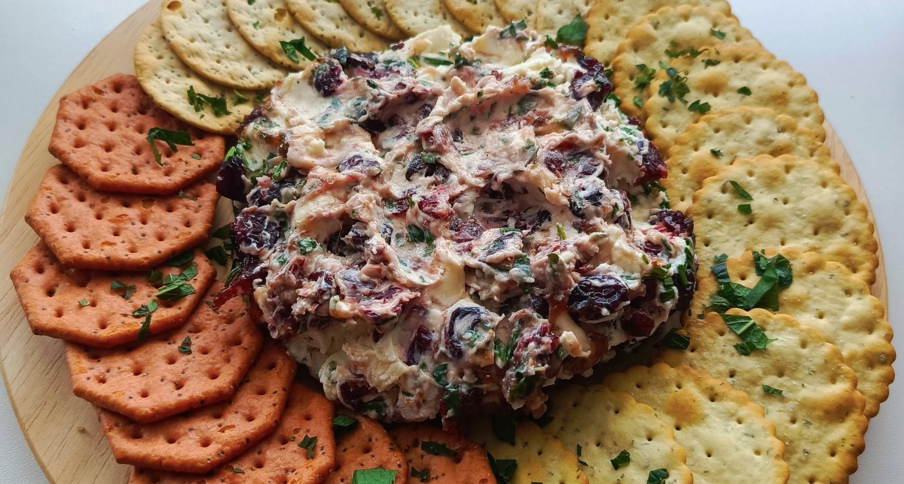 Vynikající občerstvení pro návštěvu: Vyzkoušejte tento recept na hermelínovou pomazánku