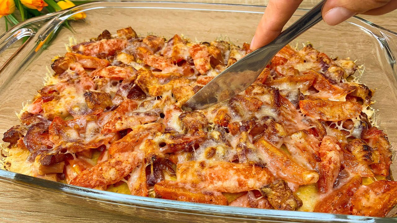 Zapečené brambory se slaninou, cherry rajčaty a sýrem
