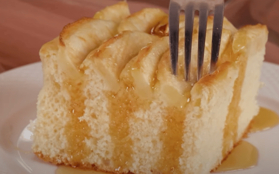 Jednoduchý recept na nadýchaný jablečný koláč – Chutná skvěle!
