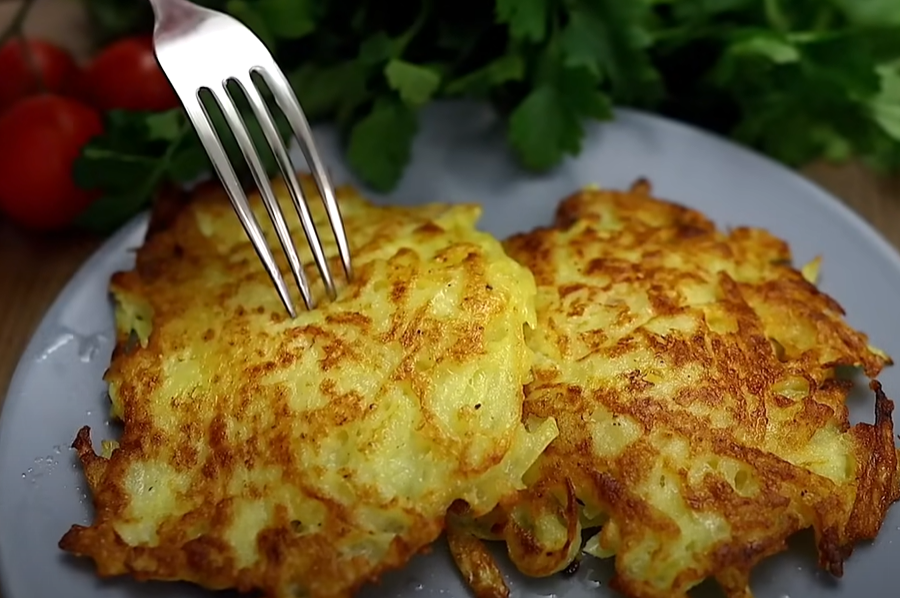 Jednoduchý recept na skvělé bramboráčky plněné kuřecím masem!