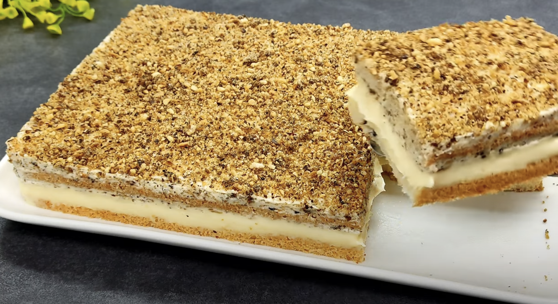 Mandlový dort s bílou čokoládou a mascarpone – luxusní pudinkový dezert s oříšky