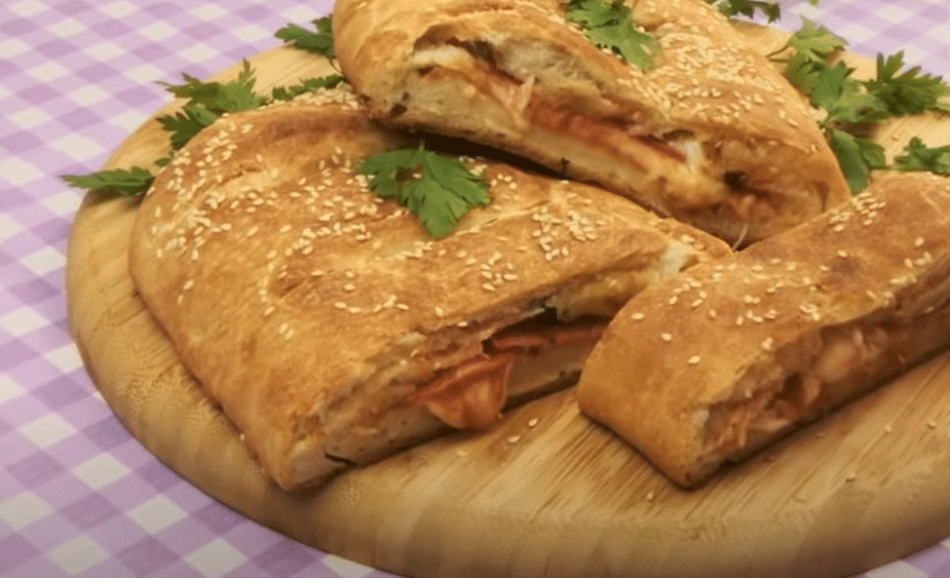 Snadný recept na kynutý slaný štrůdl plný šunky a mozzarelly!