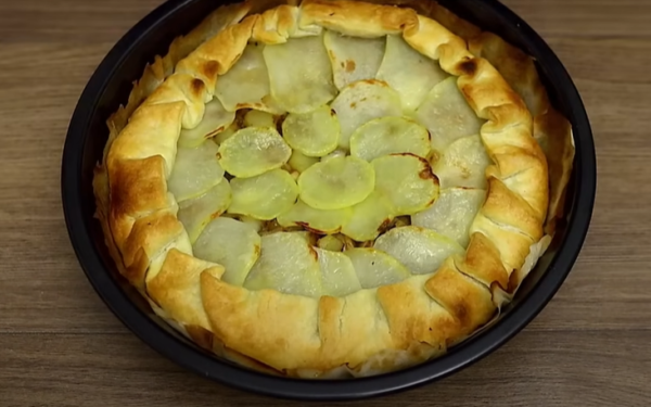 Vyzkoušejte tento bramborový koláč s houbami – Recept na slané mlsání!