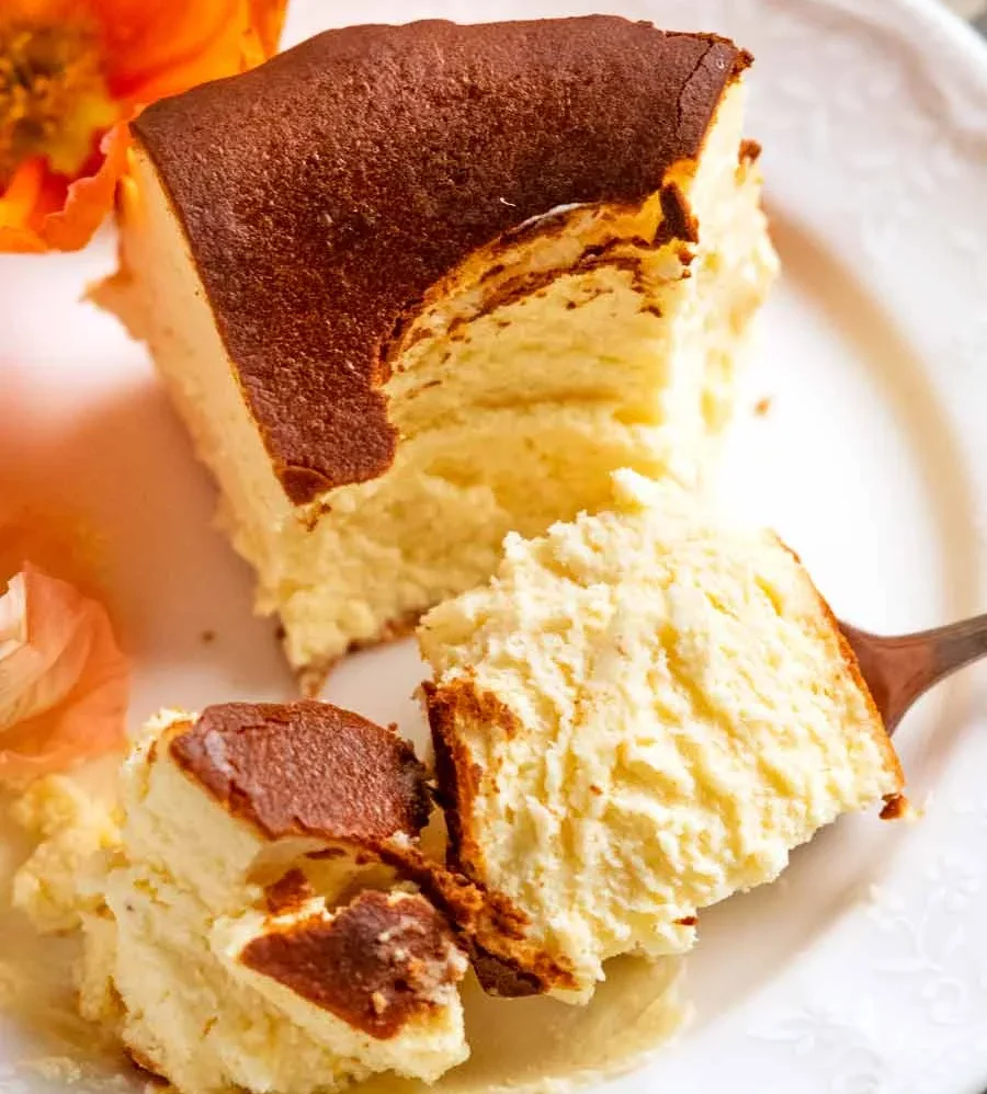 Nejjemnější baskický cheesecake: Krémový zvenku, karamelový na povrchu