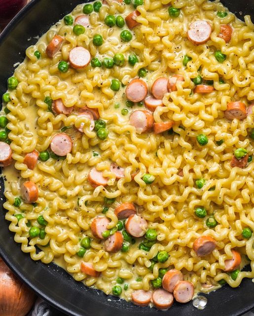 15minutové těstoviny s taveným sýrem a klobáskami