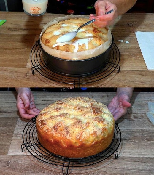 Jablečný koláč se zakysanou smetanou, mňam, neuvěřitelně chutný