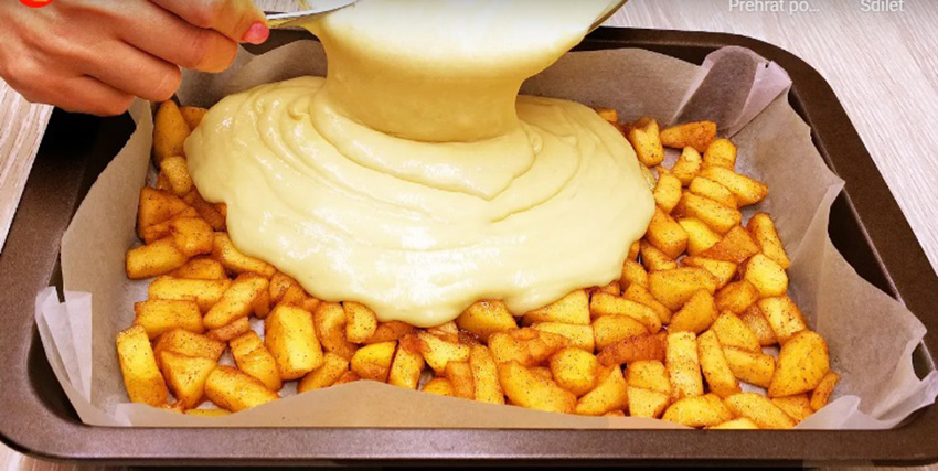 Belskurychlý karamelový koláč s jablky: 10 minut přípravy + pečení, úžasná vůně po celé kuchyni !