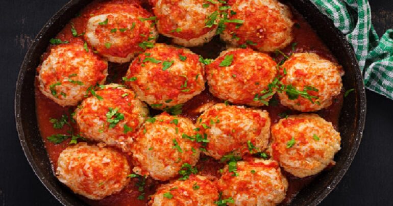 Bezlepkové kuličky z mletého masa s rajčatovou omáčkou: Výborný oběd pro všechny !