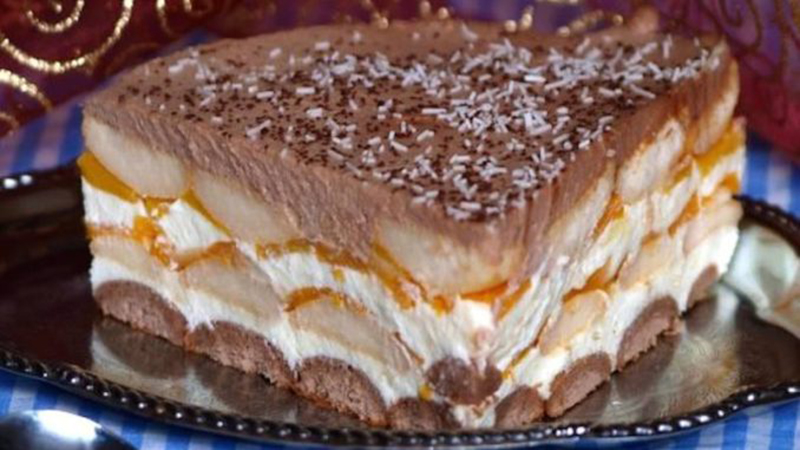 Bleskurychlý nepečený piškotový zákusek s broskvemi nadchne každého milovníka ovoce