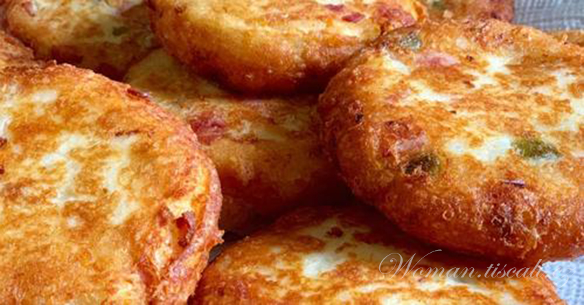 Bramborové placky se sýrem a šunkou : Příprava zabere jen 5 minut, nedávám do nich strouhanku a ani mouku !