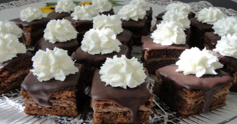 Čokoládová kostka: Křehké těsto a nebeský krém, chutná úžasně !