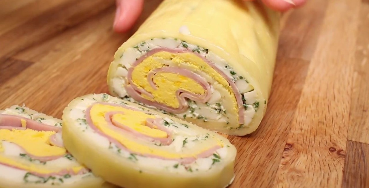 Delikátní předkrm pro slavnostní stůl: Každý si tuto vynikající sýrovou rolku hned zamiluje!