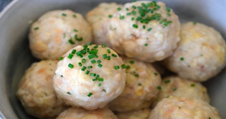 Fantastický recept na domácí knedlíky od mé tety: Zaručeně si pochutnáte!