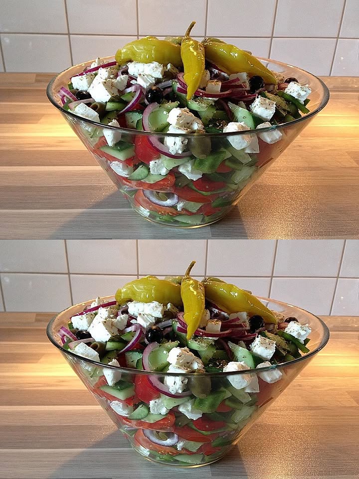 Řecký selský salát, který nikdy nezklame — božsky chutný