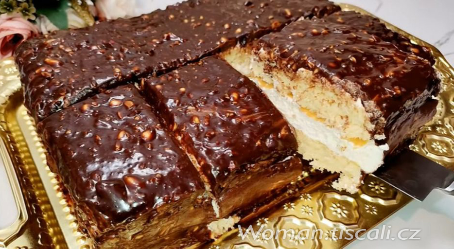 Jeden z nejrychlejších dortů s čokoládovou polevou a arašídy, který je velmi chutný a dobře vypadající