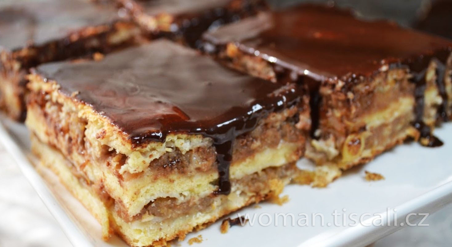 Jednoduchý jablečný koláč s kefírem: Je tak jemný, voňavý a lahodný !