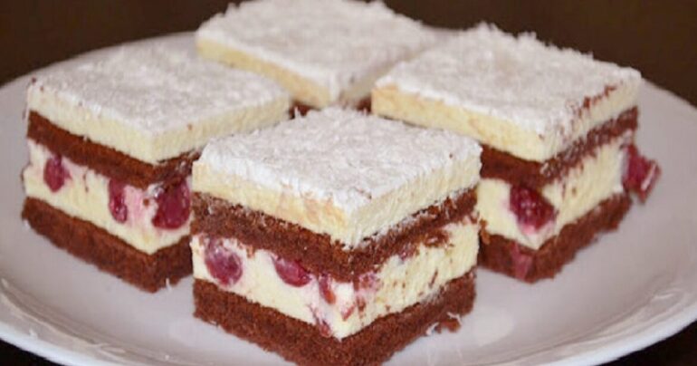 Jemný třešňový koláč s lahodným kokosovým krémem: Je to mňamka!