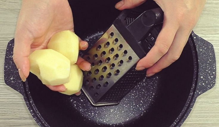 Jen 2 vejce a 3 brambory vám stačí na základ tohoto vynikajícího jídla: Náplň si můžete obměňovat vždy podle chuti !