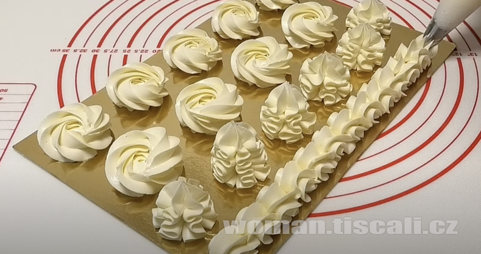 Krém SNĚHURKA do jakýchkoliv dezertů: Ideální na zdobení, plnění i na sladké sklenice – žádná vejce, příprava na 5 minut !