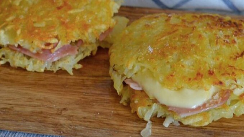 Křupavé bramborové placky se šunkou a sýrem – bez mouky a vajec, hotové za 15 minut!