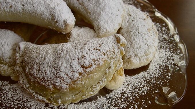 Křupavé ořechově-jablečné taštičky se skořicí a medem