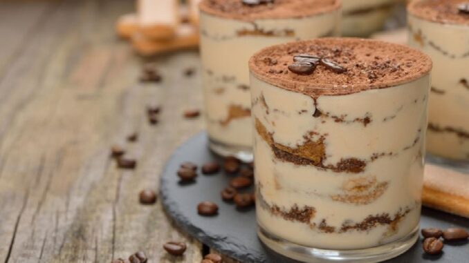 Lepší než zmrzlina: Tiramisu ve sklenici je skvělý recept na léto, dá se připravit za 10 minut, je krémové a božské!