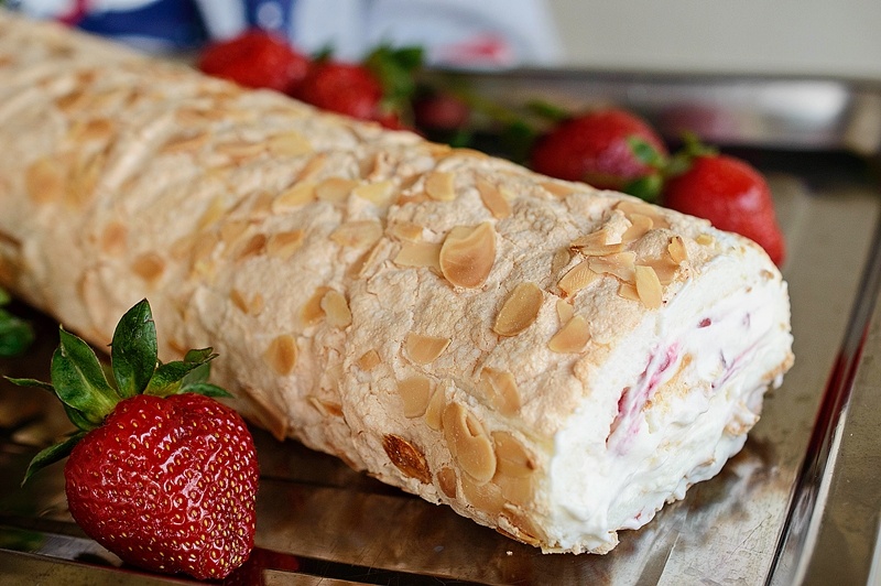 Milionová roláda Pavlova: Šťavnatá, lahodná a dokážete ji rychle připravit – lepší dezert nemají ani v cukrárně!