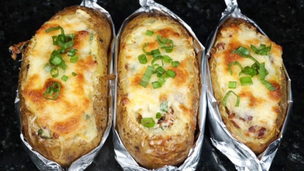 Nedělejte brambory jen jako přílohu, toto je fantazie: Nejlepší plněné brambory pod sluncem, nahradí hlavní jídlo a za levný peníz sytá celá rodina !