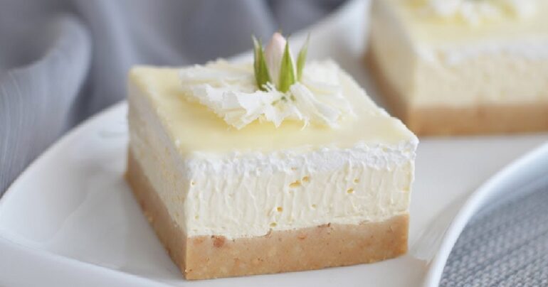 Nedokážu vám popsat, jak je tento koláč vynikající, zbožňuji ho. Žádné pečení a je ideální pro letní dny !