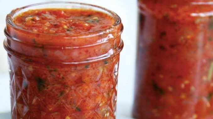 Nejlepší domácí rajčatová omáčka na těstoviny, pizzu i maso