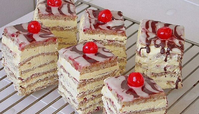 Neodolatelné Esterházyho řezy ! Dělám je pro různé oslavy a každý se ptá na recept