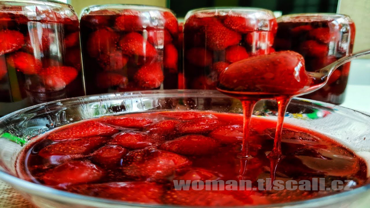 Originální receptura na zavařené jahody: Jahody zůstávají celé, zachovají si výbornou chuť, i vůni a v obchodě takové nekoupíte !
