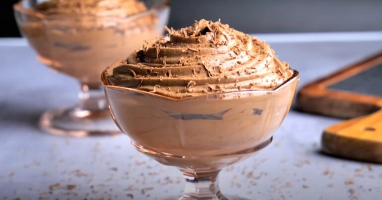 POUZE 2 ingredience na čokoládovou pěnu za 15 minut: Lepší jste ještě neměli!