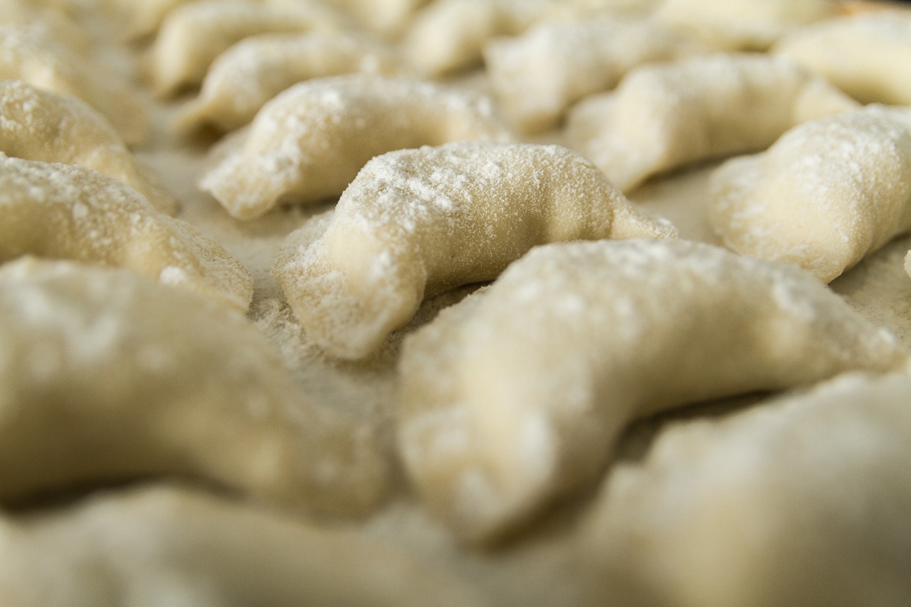 Přidejte do horké vody, pak promíchejte s moukou: Těsto na pirohy a knedlíky ještě nikdy nebylo tak JEMNÉ !