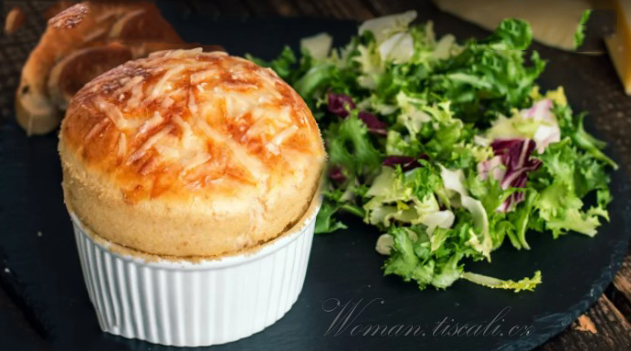 Recept na suflé se třemi druhy sýra – dokonalé pohoštění s neopakovatelnou chutí a strukturou