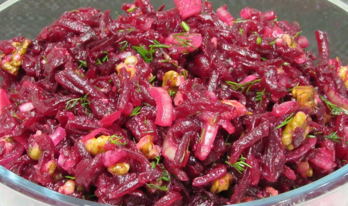 Salát z červené řepy, který budete chtít jíst každý den: Zdravý, rychlý, jednoduchý a chutná opravdu výborně !