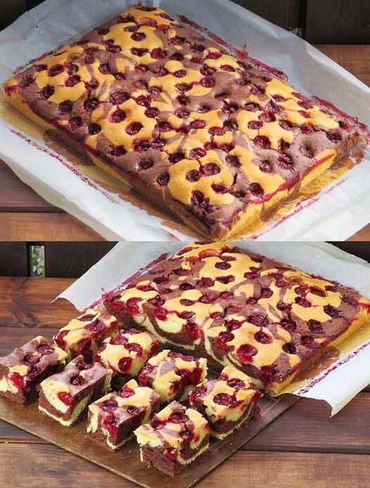 Čokoládový třešňový plechový koláč připravený za 3 minuty – recept v hrnku